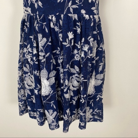 ALTAR’D STATE Navy Blue White Embroidered Floral Lace Mesh Halter Dress Medium - Picture 4 of 7
